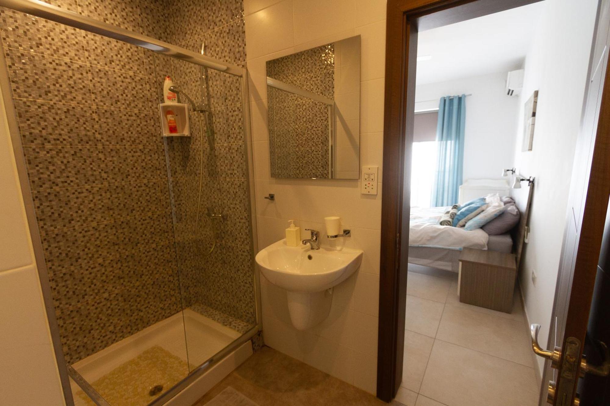 Modern & Central 2 Bedroom & 2 Bathrooms Apartment Msida Extérieur photo