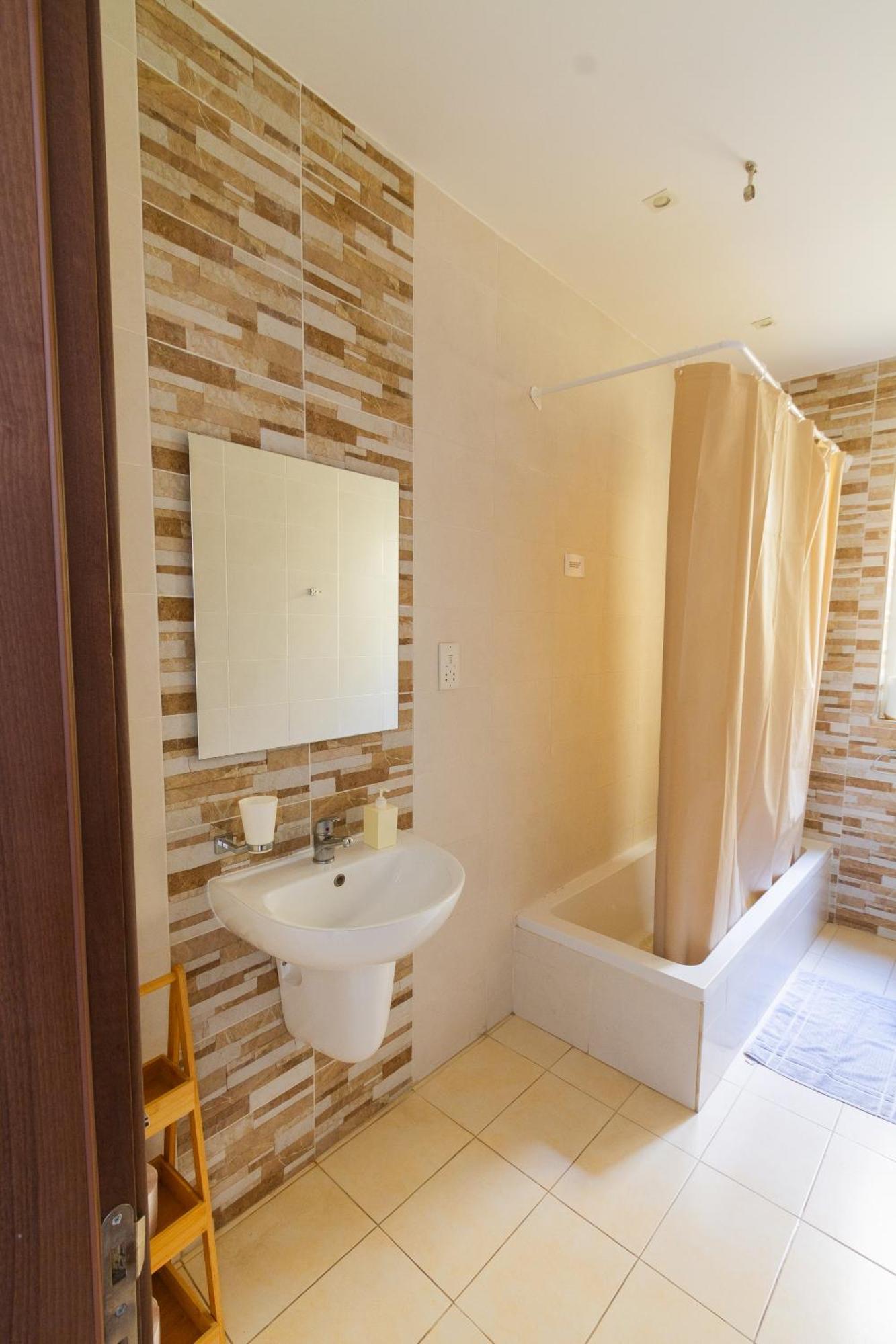 Modern & Central 2 Bedroom & 2 Bathrooms Apartment Msida Extérieur photo