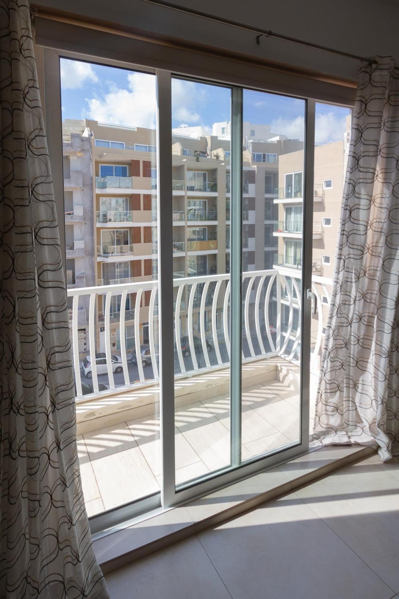 Modern & Central 2 Bedroom & 2 Bathrooms Apartment Msida Extérieur photo