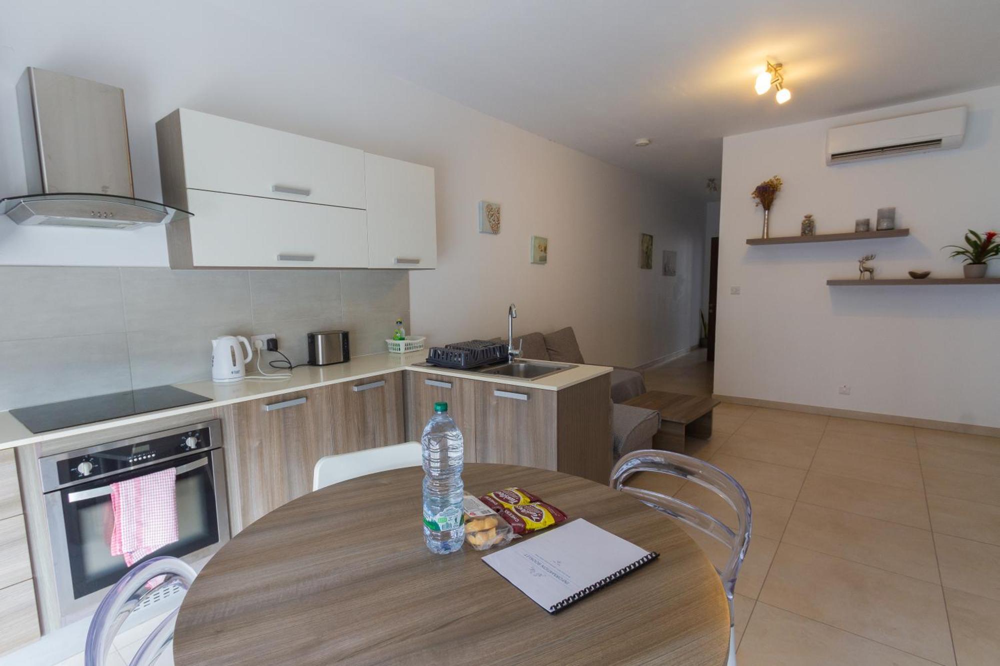 Modern & Central 2 Bedroom & 2 Bathrooms Apartment Msida Extérieur photo